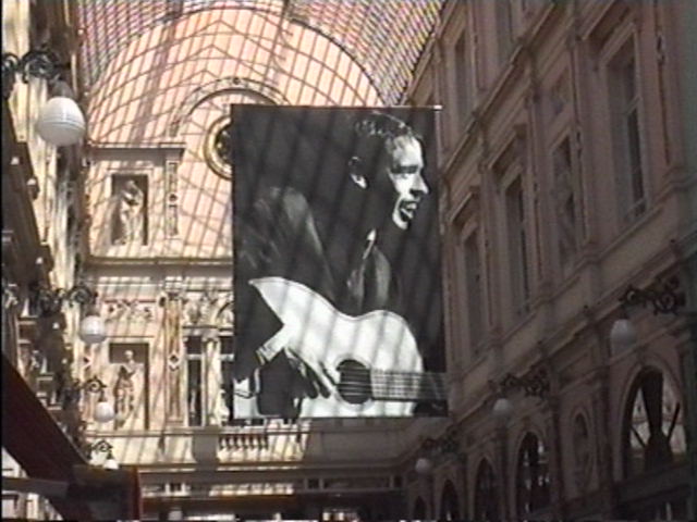 39 - AFFICHE DE BREL DANS LES GALERIES 3.JPG
